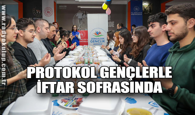 Protokol Gençlerle İftar Sofrasında
